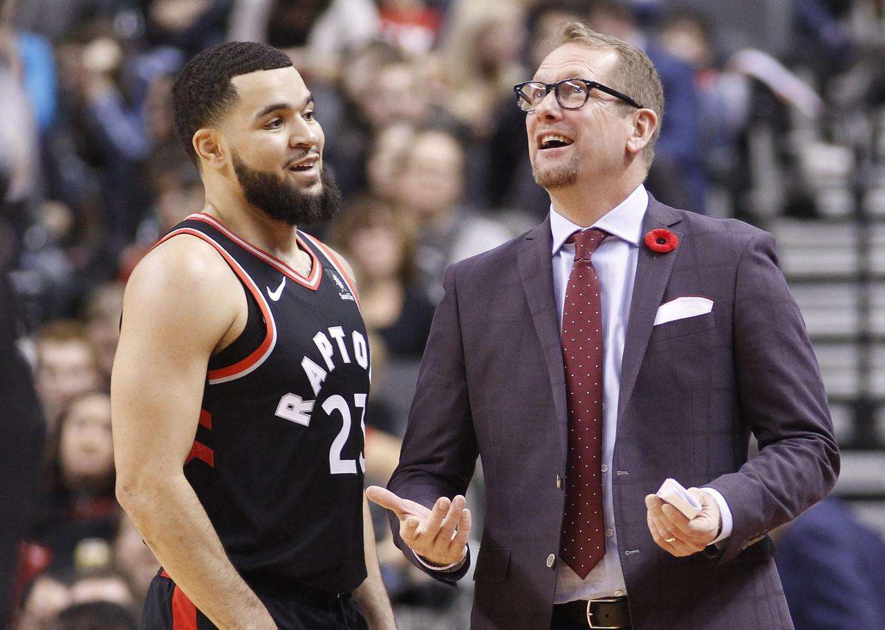 他短暂回国 他短暂回国